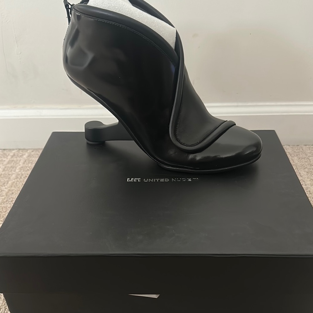 United Nude EAMZ COLLAR Black Heels Sleek Modern Design